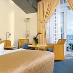 The Shoreline Sellin Aparthotel 4*